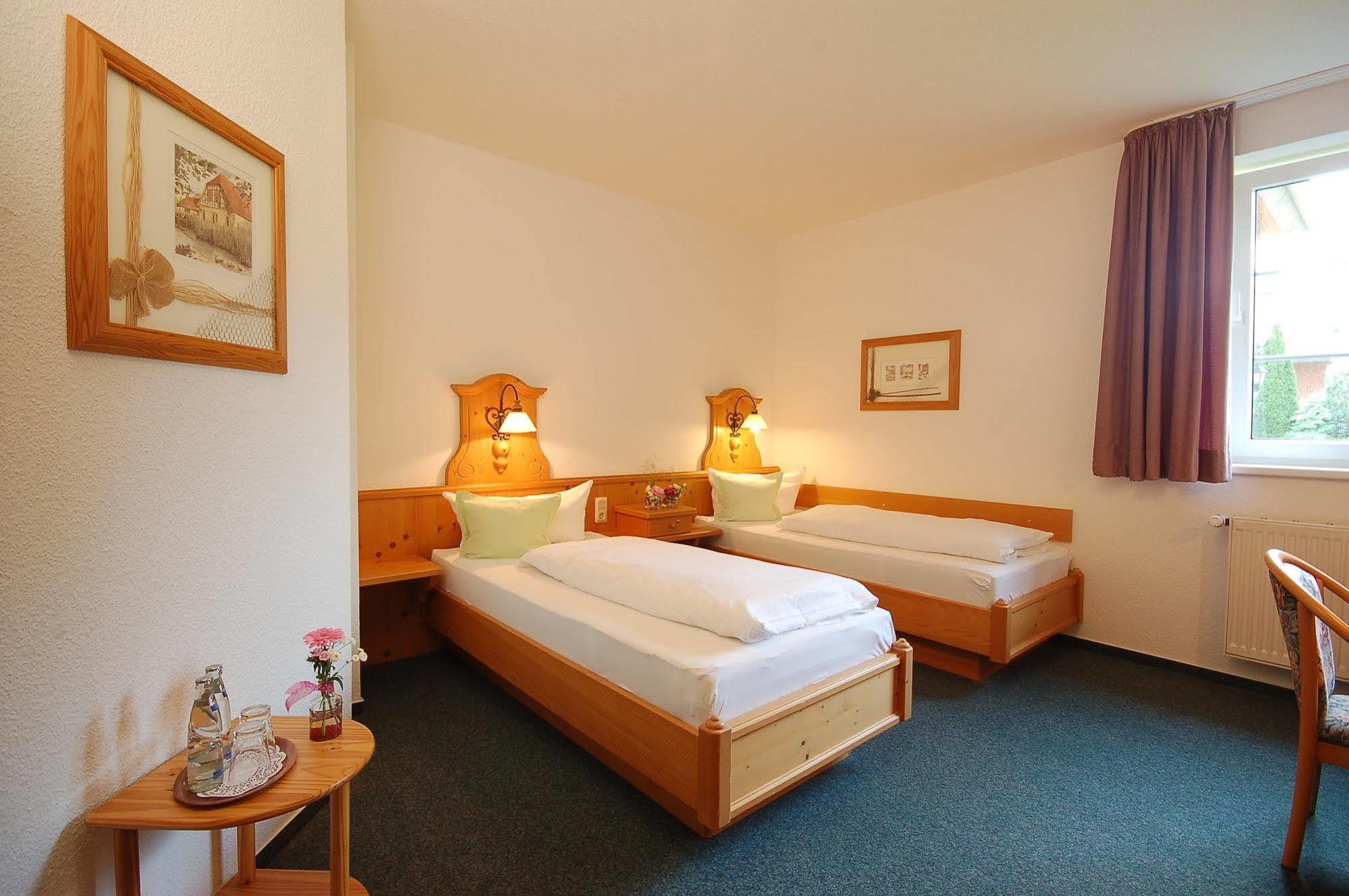 Landhotel Behre Lehrte Eksteriør billede